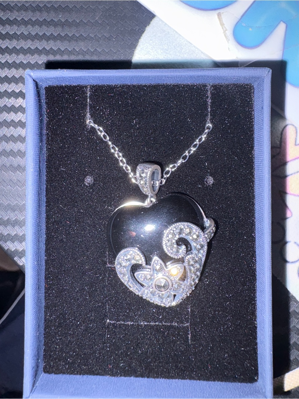 Silver Heart Pendant Necklace with Macrasite and black onyx.- Rhodium chain - Picture 2 of 4